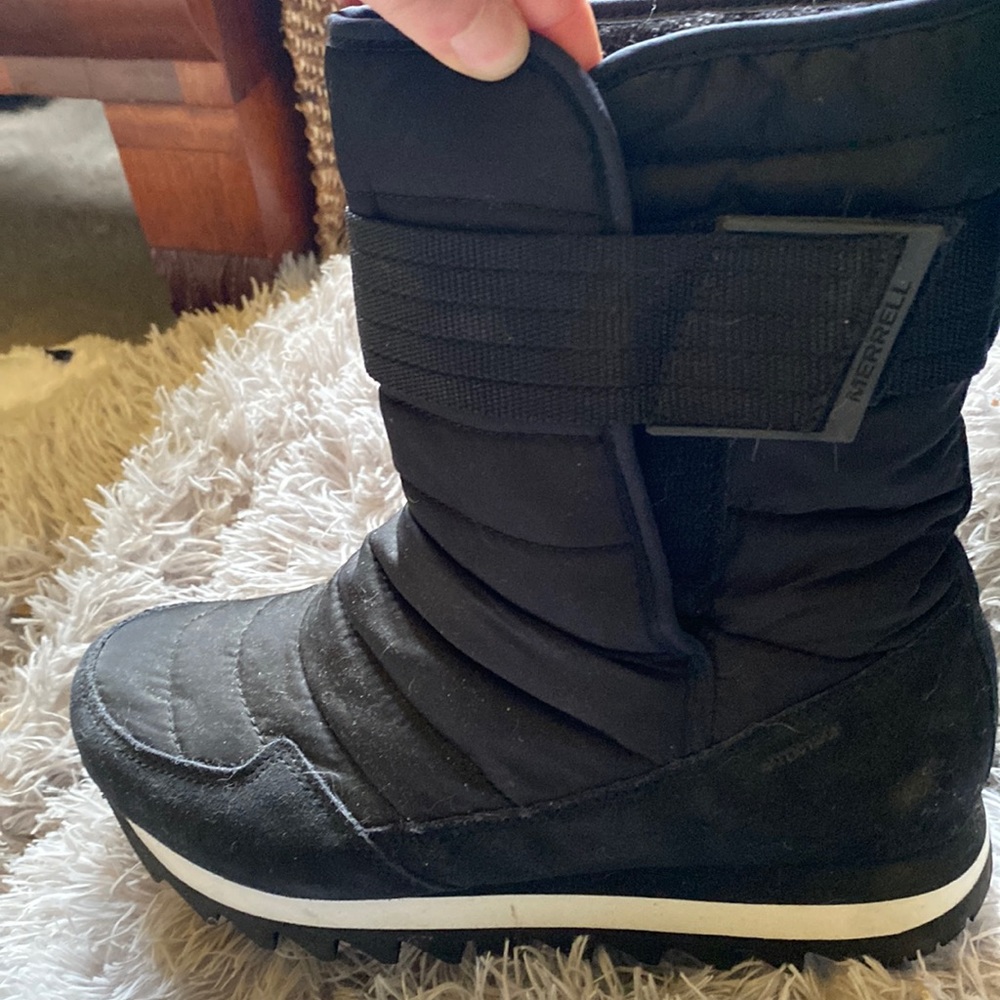 Black and white Merrill winter boots size 8